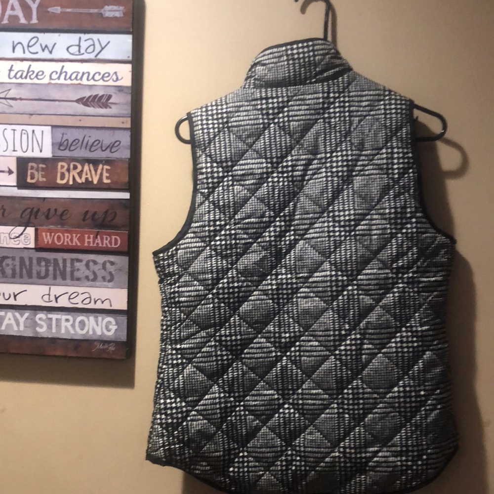 Cambridge Dry Goods Houndstooth puffer zip up vest - Picture 10 of 12